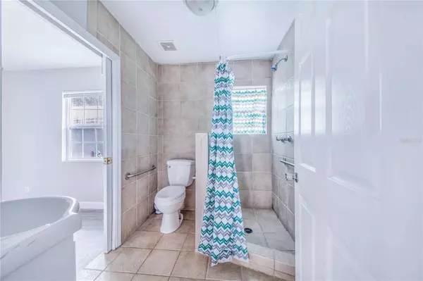 2007 BATES AVE, Eustis, FL 32726