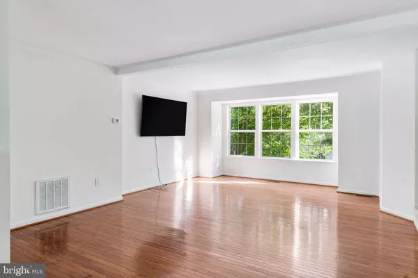 6944 VILLAGE STREAM PL, Gainesville, VA 20155