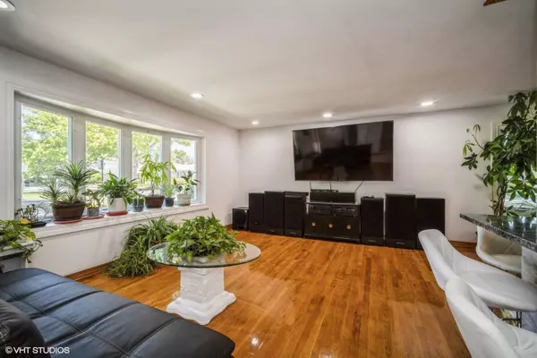 9256 Lavergne AVE, Skokie, IL 60077