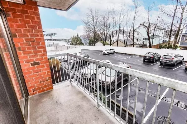 8 9th St #209, Medford, MA 02155