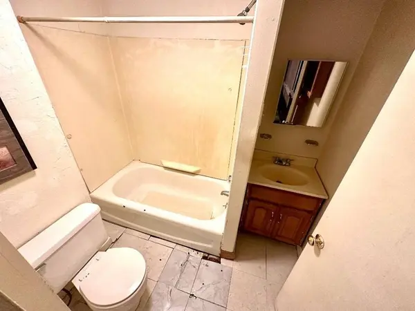 326-330 Elm St, Fitchburg, MA 01420