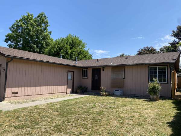 2976 Far West Ave, Medford, OR 97501