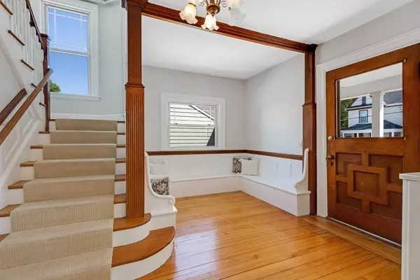 33 Goss Ave, Melrose, MA 02176