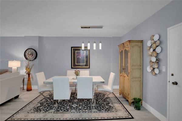 1985 S Ocean Dr #17J, Hallandale Beach, FL 33009