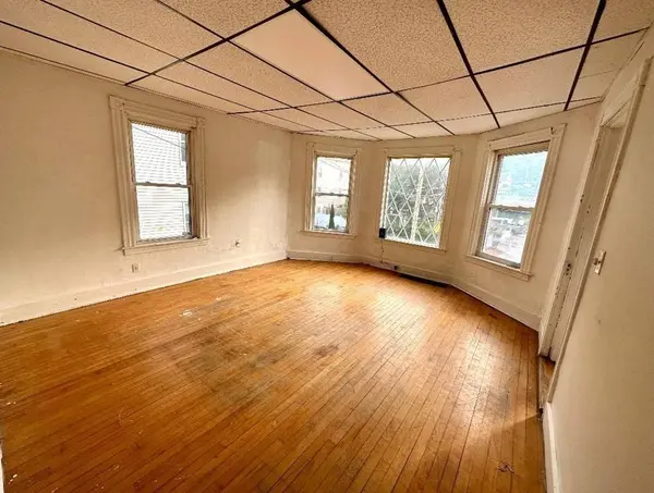 326-330 Elm St, Fitchburg, MA 01420