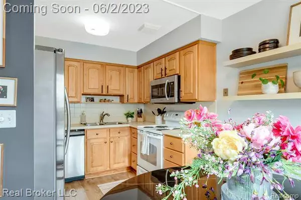 1830 WICKHAM Street, Royal Oak, MI 48073