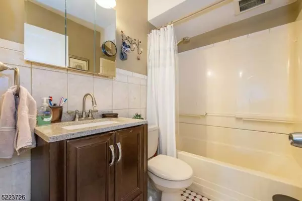 459 Mount Prospect Ave, Clifton City, NJ 07012