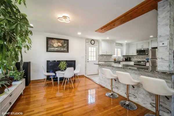 9256 Lavergne AVE, Skokie, IL 60077