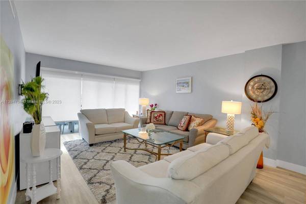 1985 S Ocean Dr #17J, Hallandale Beach, FL 33009