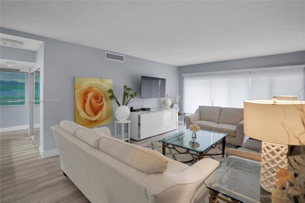 1985 S Ocean Dr #17J, Hallandale Beach, FL 33009