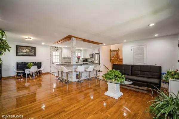 9256 Lavergne AVE, Skokie, IL 60077