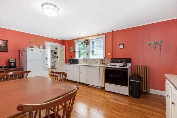 24 Maurice St, Malden, MA 02148