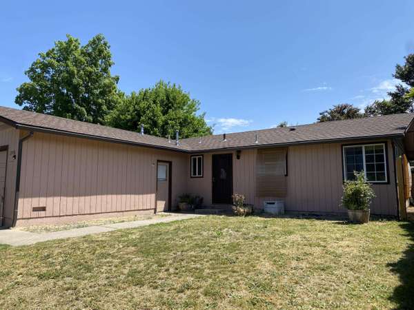 2976 Far West Ave, Medford, OR 97501