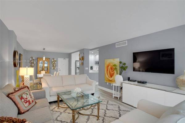 1985 S Ocean Dr #17J, Hallandale Beach, FL 33009