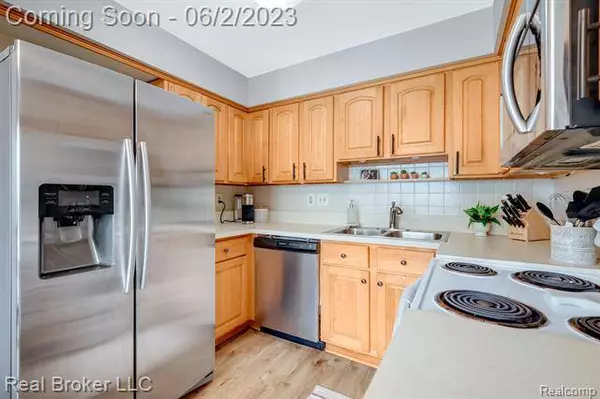 1830 WICKHAM Street, Royal Oak, MI 48073