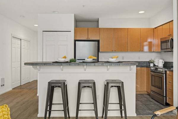 18 Dravus ST #407, Seattle, WA 98109