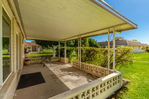 10527 W Saratoga Circle, Sun City, AZ 85351