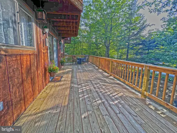 1762 ROLLING HILLS DR, Tobyhanna, PA 18466