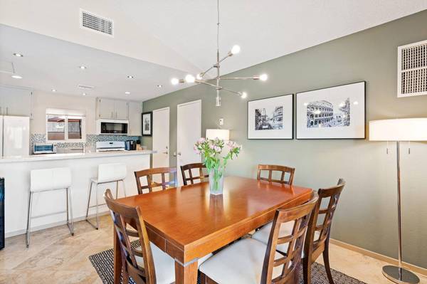 1370 E Luna WAY, Palm Springs, CA 92262