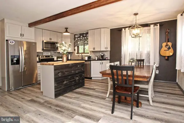 1762 ROLLING HILLS DR, Tobyhanna, PA 18466