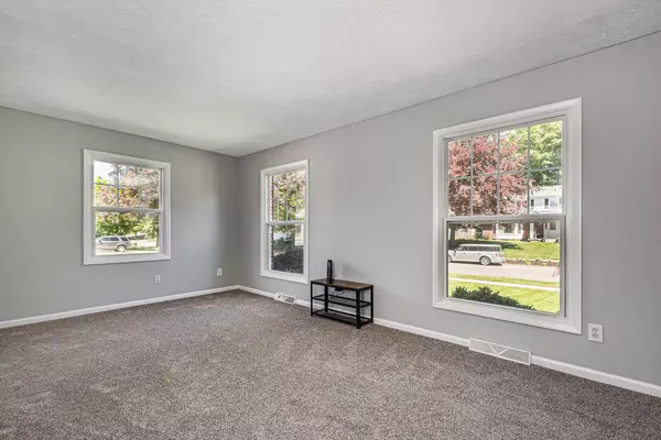 229 Luray NW Avenue, Grand Rapids, MI 49504