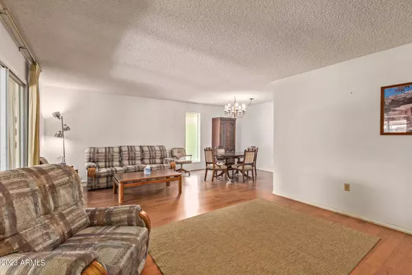 10527 W Saratoga Circle, Sun City, AZ 85351