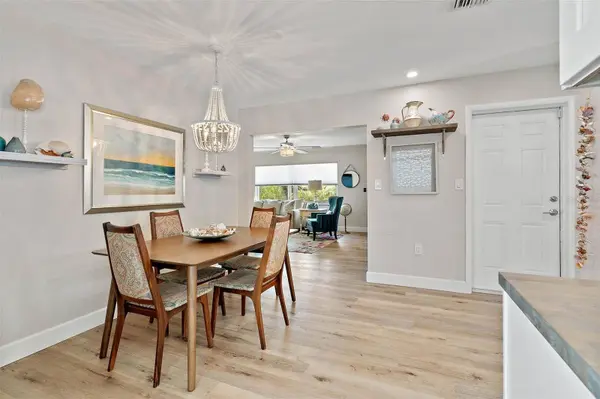 11208 CHEROKEE DR, St Petersburg, FL 33708