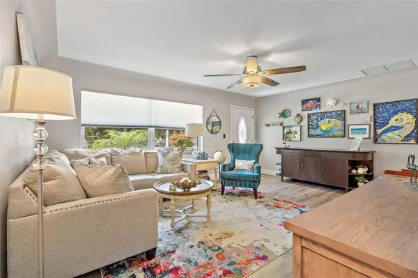 11208 CHEROKEE DR, St Petersburg, FL 33708