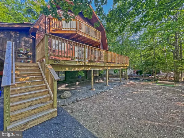 1762 ROLLING HILLS DR, Tobyhanna, PA 18466