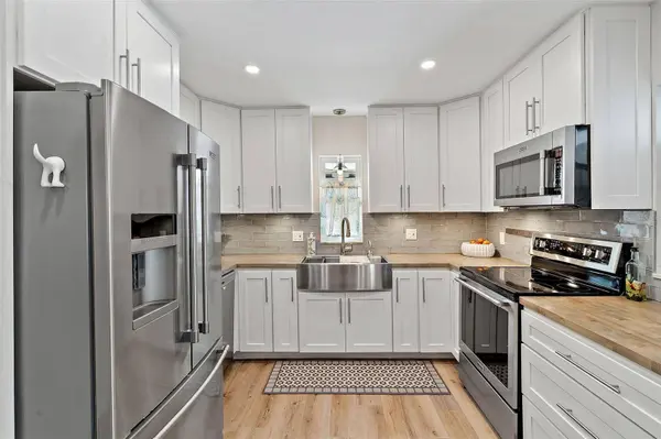 11208 CHEROKEE DR, St Petersburg, FL 33708