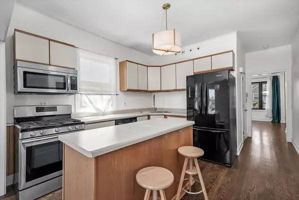 3511 N Neenah Avenue, Chicago, IL 60634