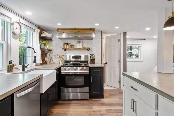 129 Valley Rd, Dracut, MA 01826