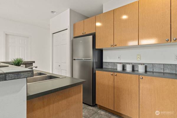 18 Dravus ST #407, Seattle, WA 98109