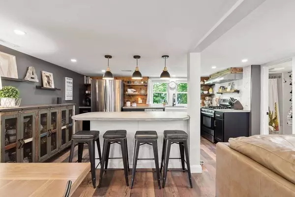 129 Valley Rd, Dracut, MA 01826