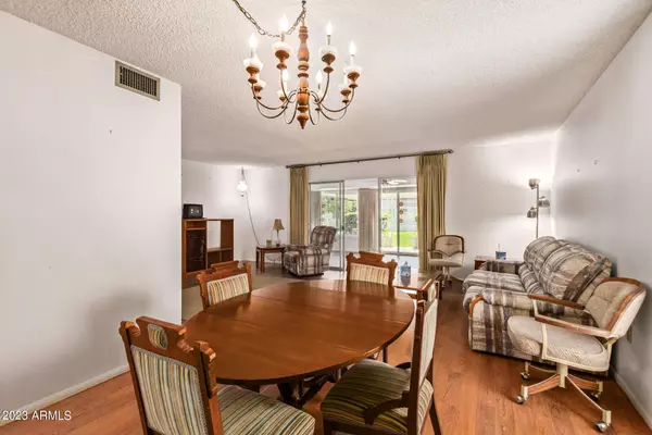 10527 W Saratoga Circle, Sun City, AZ 85351