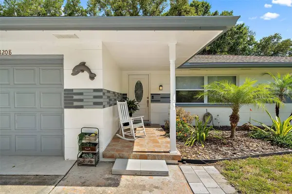 11208 CHEROKEE DR, St Petersburg, FL 33708