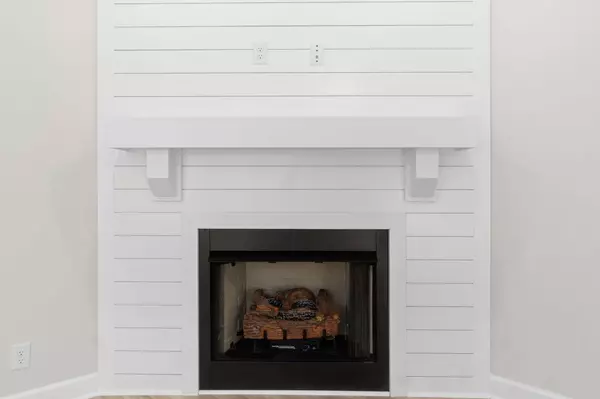 1726 Oak Forest Dr, Clarksville, TN 37043