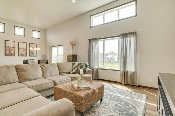 215 6 Street E, Horace, ND 58047