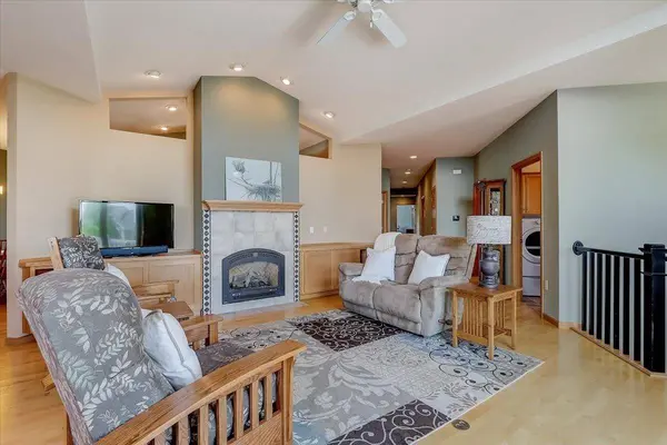 6472 Harvest Moon Ct, Waunakee, WI 53597