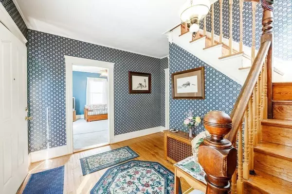 5 Swain Pl, Wakefield, MA 01880