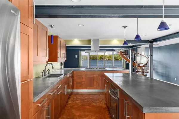 11 Point Pleasant Ave, Webster, MA 01570