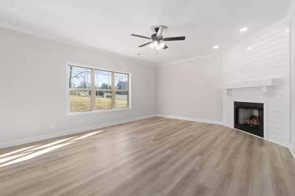 1726 Oak Forest Dr, Clarksville, TN 37043