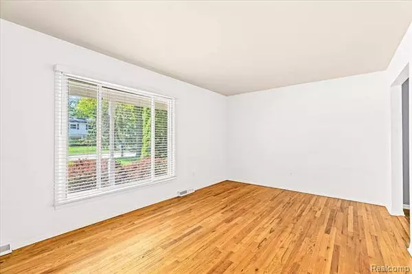 19870 BUTTERNUT Lane, Southfield, MI 48076