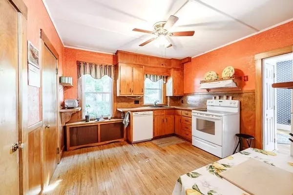 5 Swain Pl, Wakefield, MA 01880