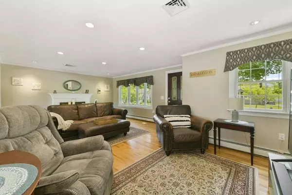 44 Hopkins Dr, Whitman, MA 02382