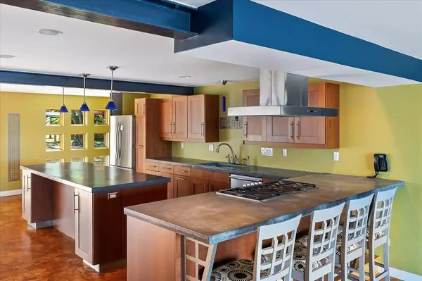 11 Point Pleasant Ave, Webster, MA 01570