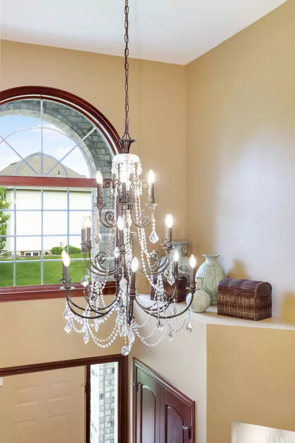 8902 177th ST W, Lakeville, MN 55044