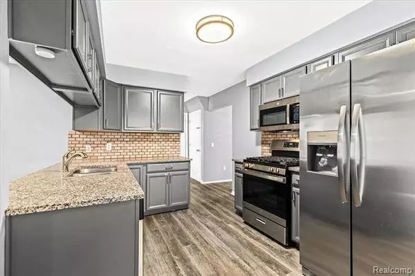 19870 BUTTERNUT Lane, Southfield, MI 48076