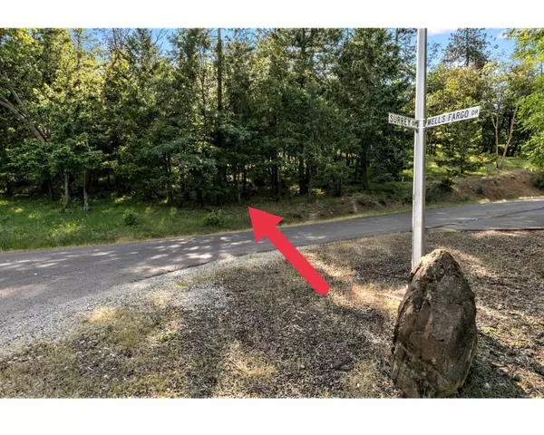 220 Surrey Dr, Jacksonville, OR 97530