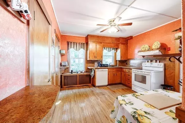 5 Swain Pl, Wakefield, MA 01880